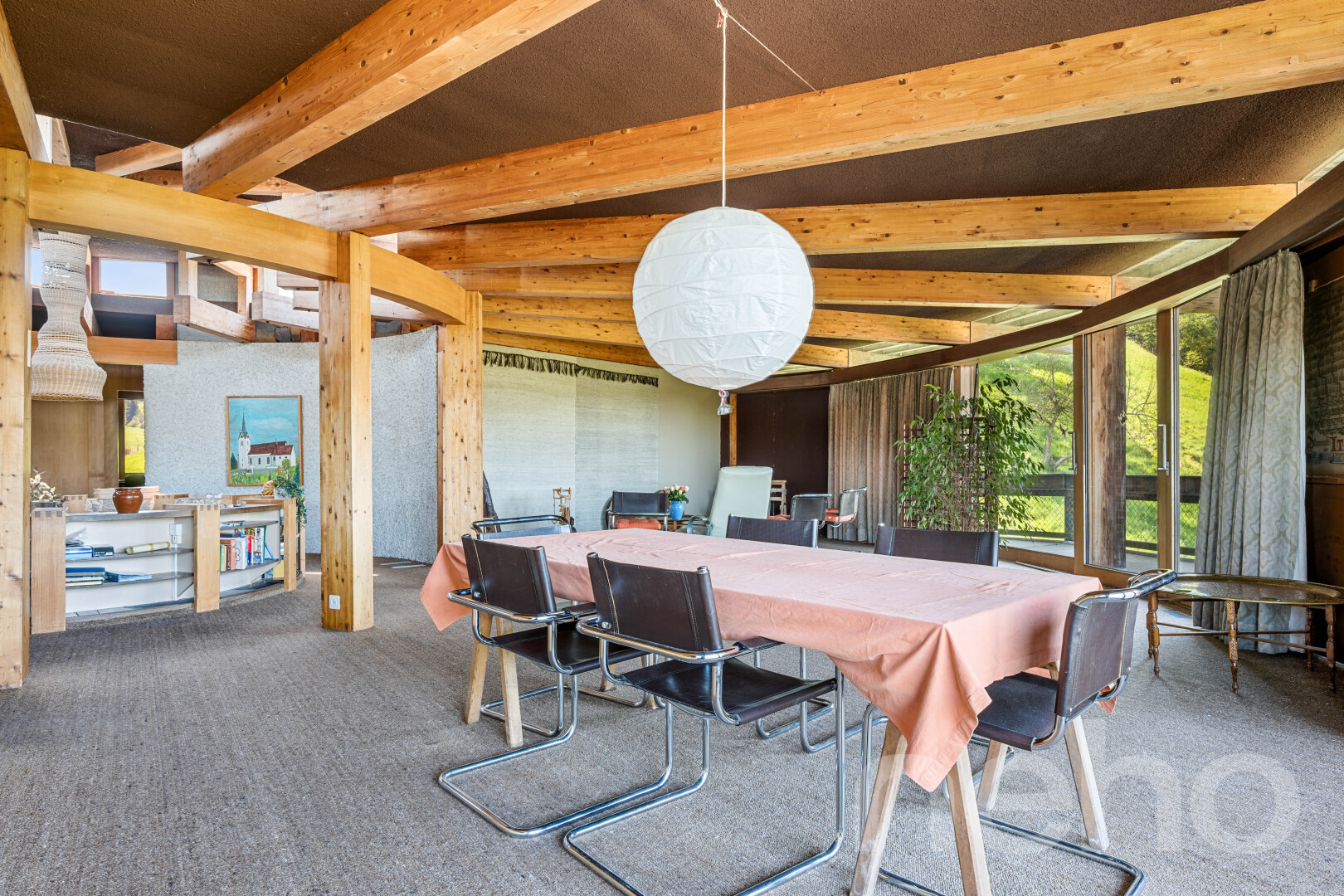esszimmer mit carpet, teppich, inside community, beamed ceiling, und balkendecke