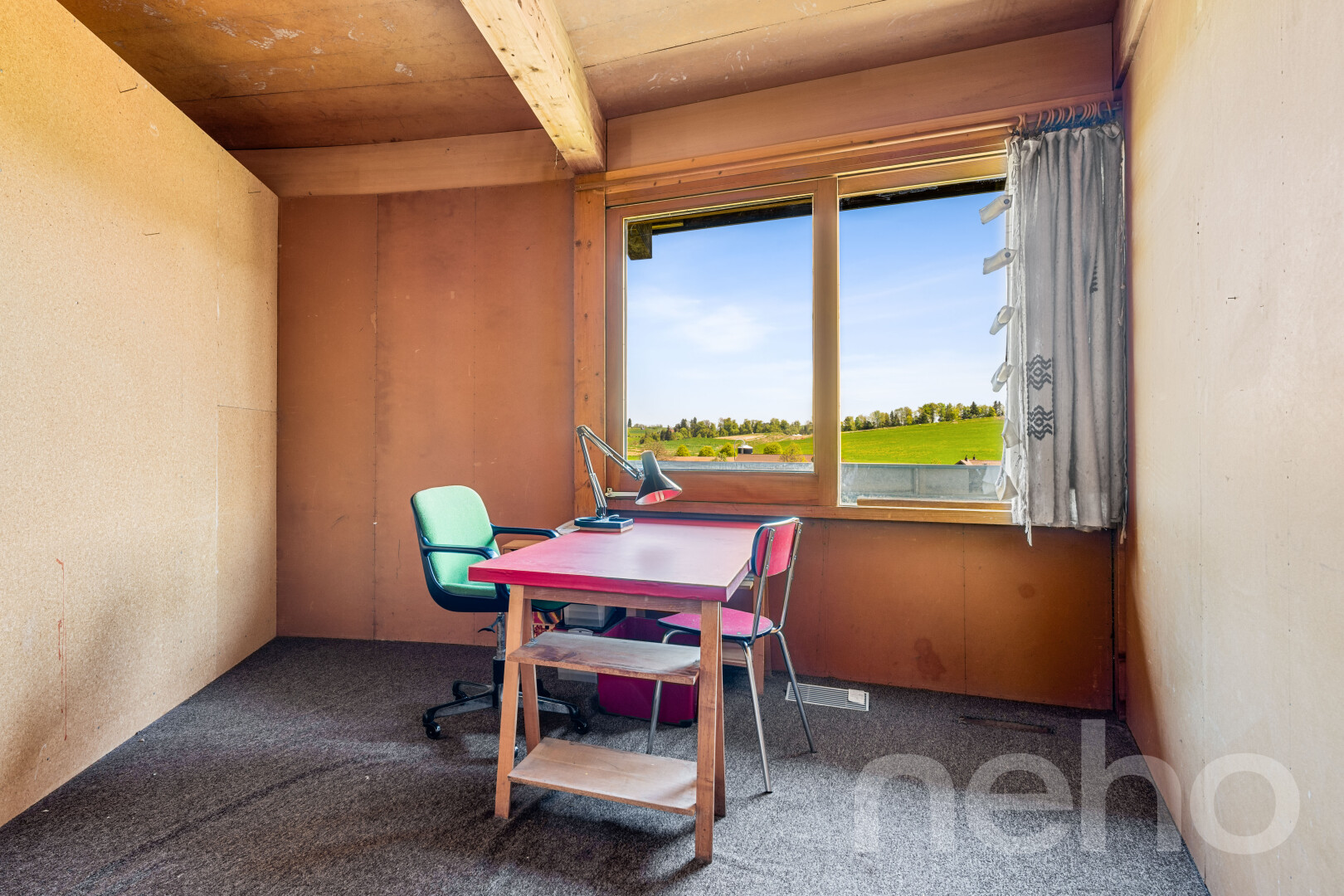 büro mit beamed ceiling, balkendecke, day time, wood ceiling, und holzdecke