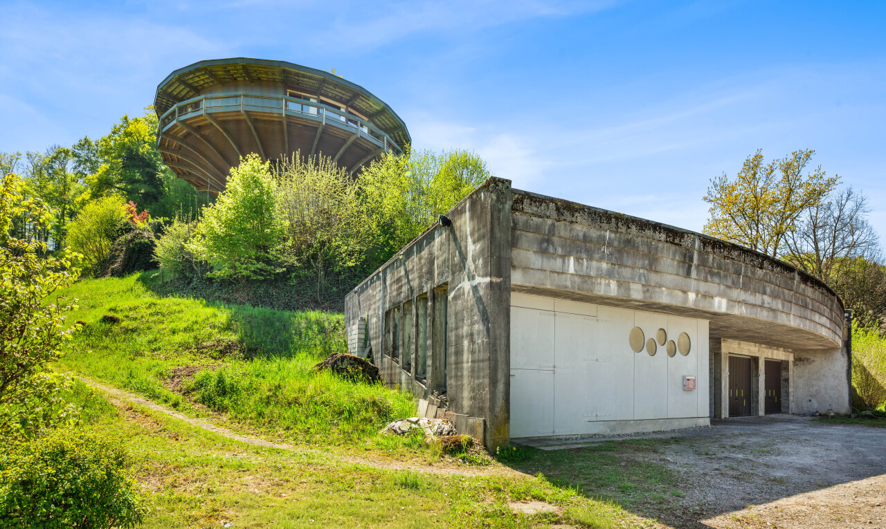 façade avec structure extérieure et day time