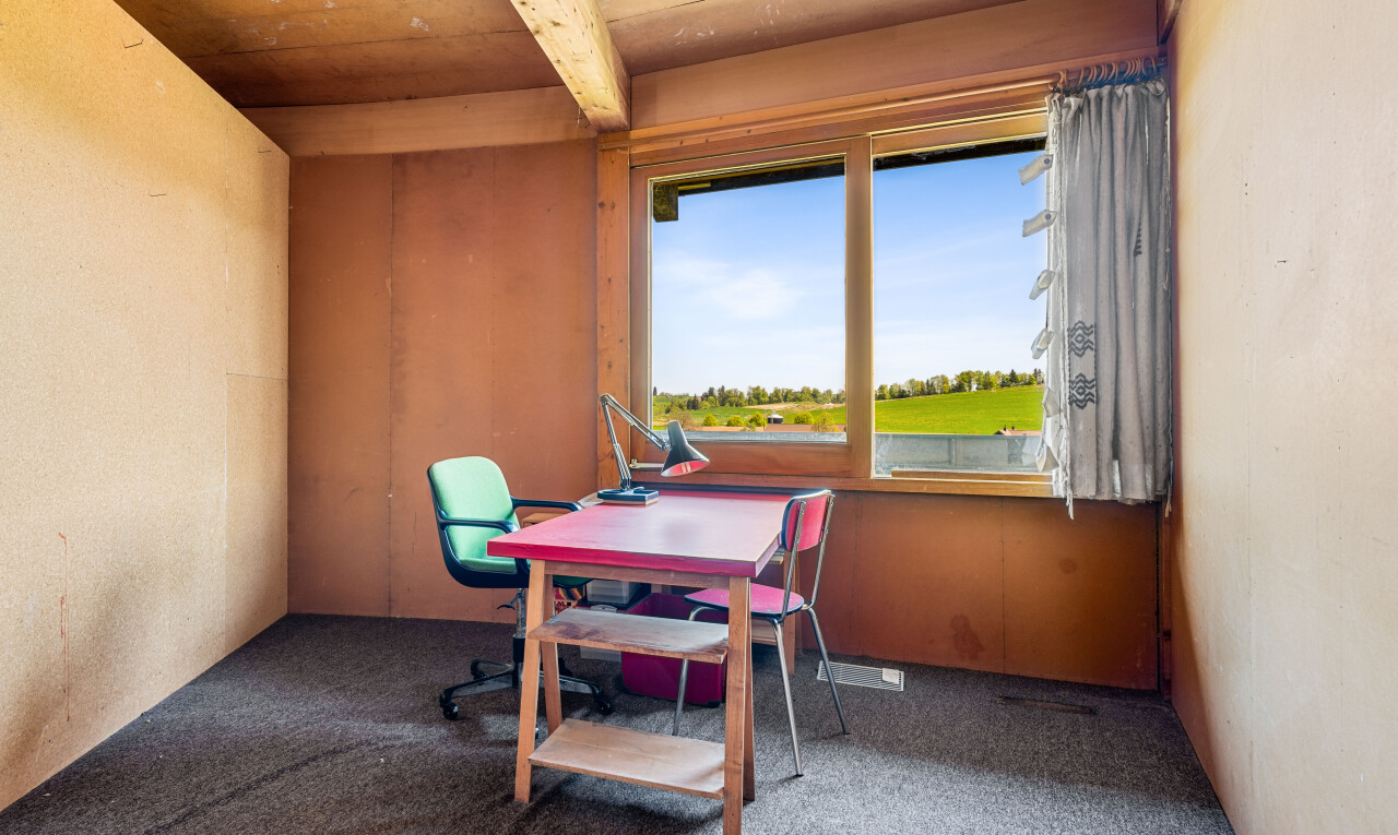 büro mit beamed ceiling, balkendecke, day time, wood ceiling, und holzdecke