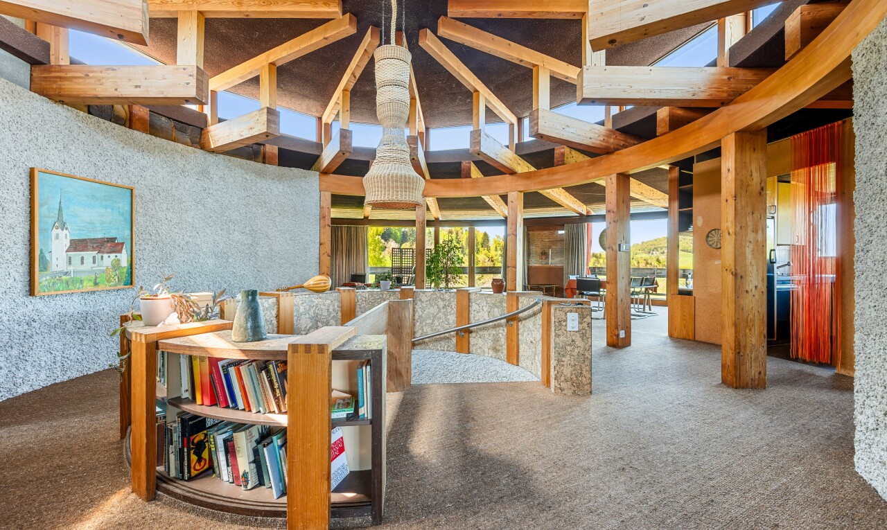 salle à manger avec moquette, carpet, lumière naturelle, natural light, et inside community