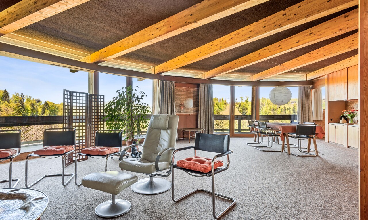 terrasse mit day time, terrasse, kamin, und essbereich im freien