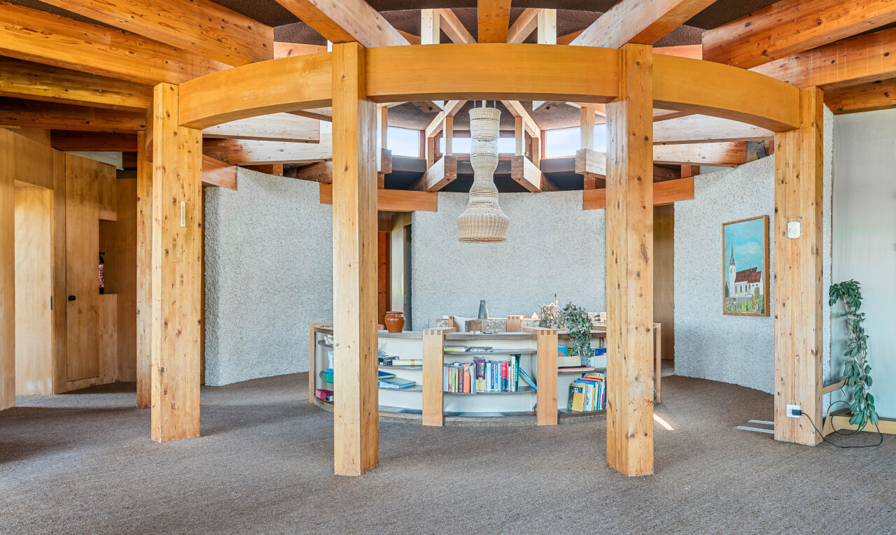 pièce vide avec carpet, moquette, inside property, et sous-sol