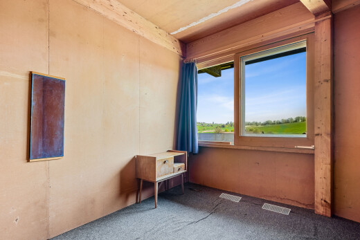 zimmer / schlafzimmer mit day time, carpet, teppich, inside property, und natural light
