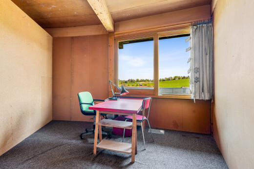 büro mit beamed ceiling, balkendecke, day time, wood ceiling, und holzdecke