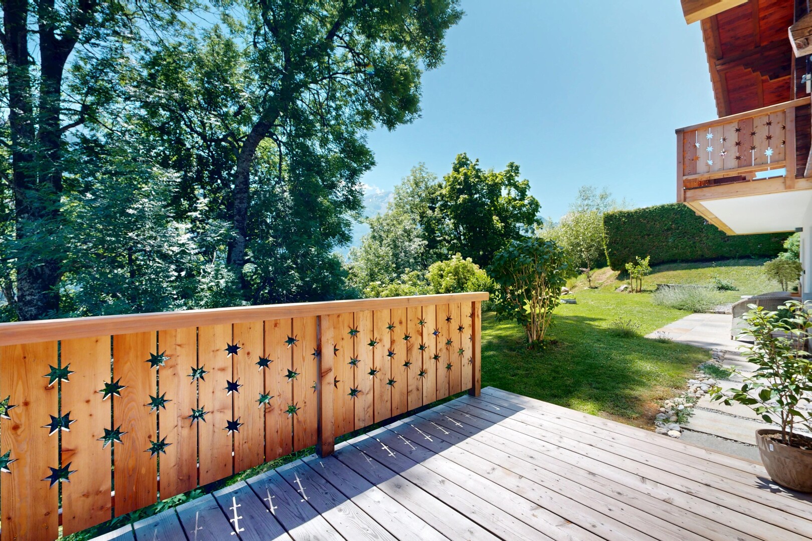 terrasse avec from property, terrasse, day time, et pelouse