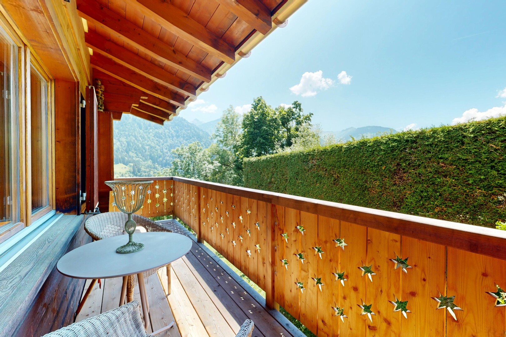 balcon avec from property, balcon, et day time
