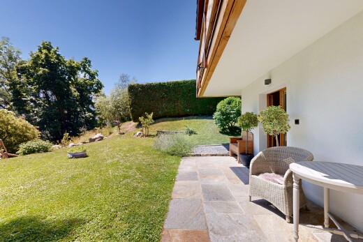 jardin avec pelouse, from property, day time, et terrasse