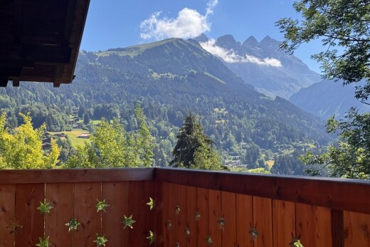 balcon avec from property, vue sur la montagne, mountain view, et day time