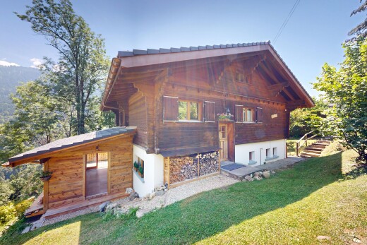 façade avec bardage en bois, pelouse, from property, bardage horizontal, et day time