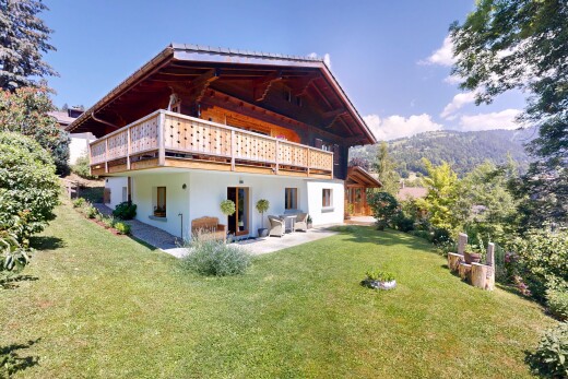 außenansicht mit stuckverkleidung, from property, terrasse, rasen, und day time
