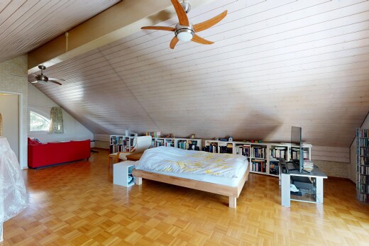 room / bedroom with parquet flooring, a vaulted wood ceiling, and a ceiling fan