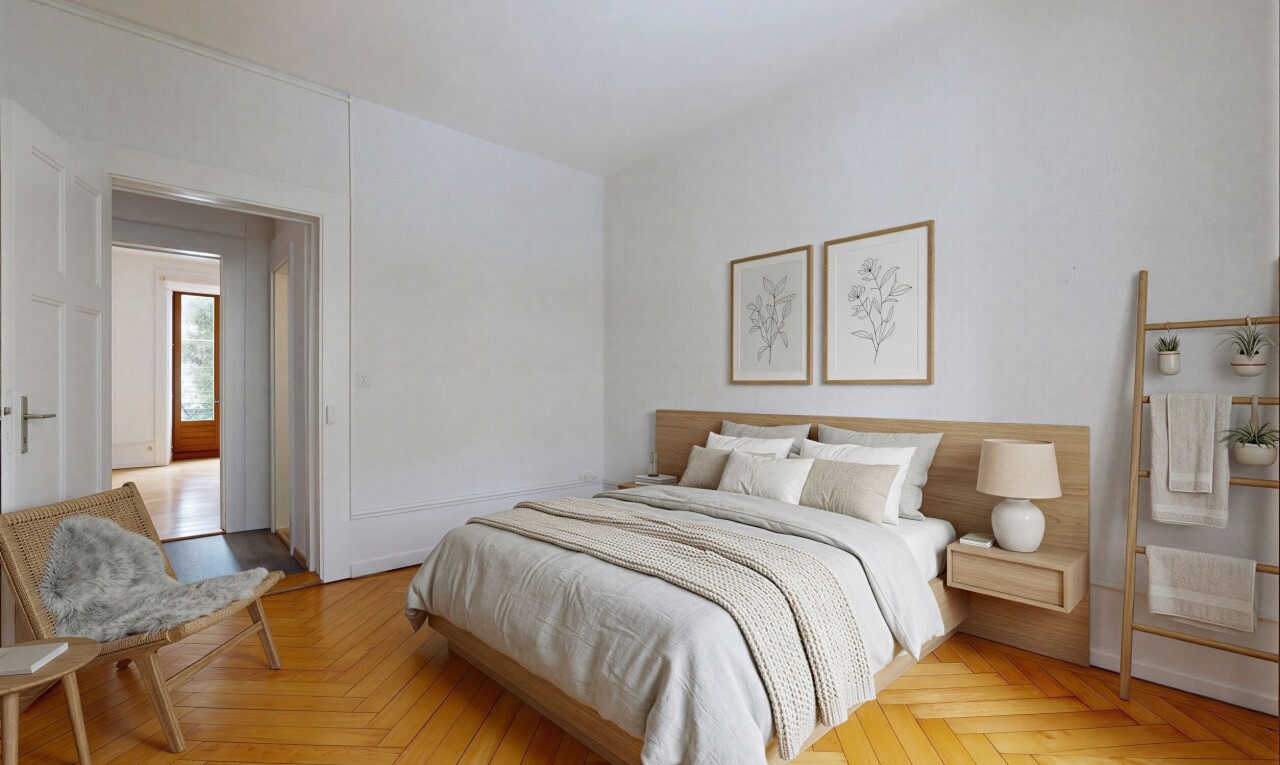 empty room featuring baseboards