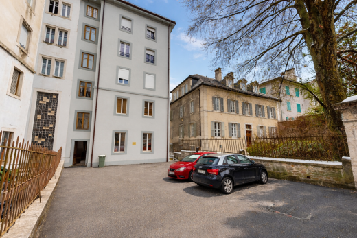 view of apartment building / complex