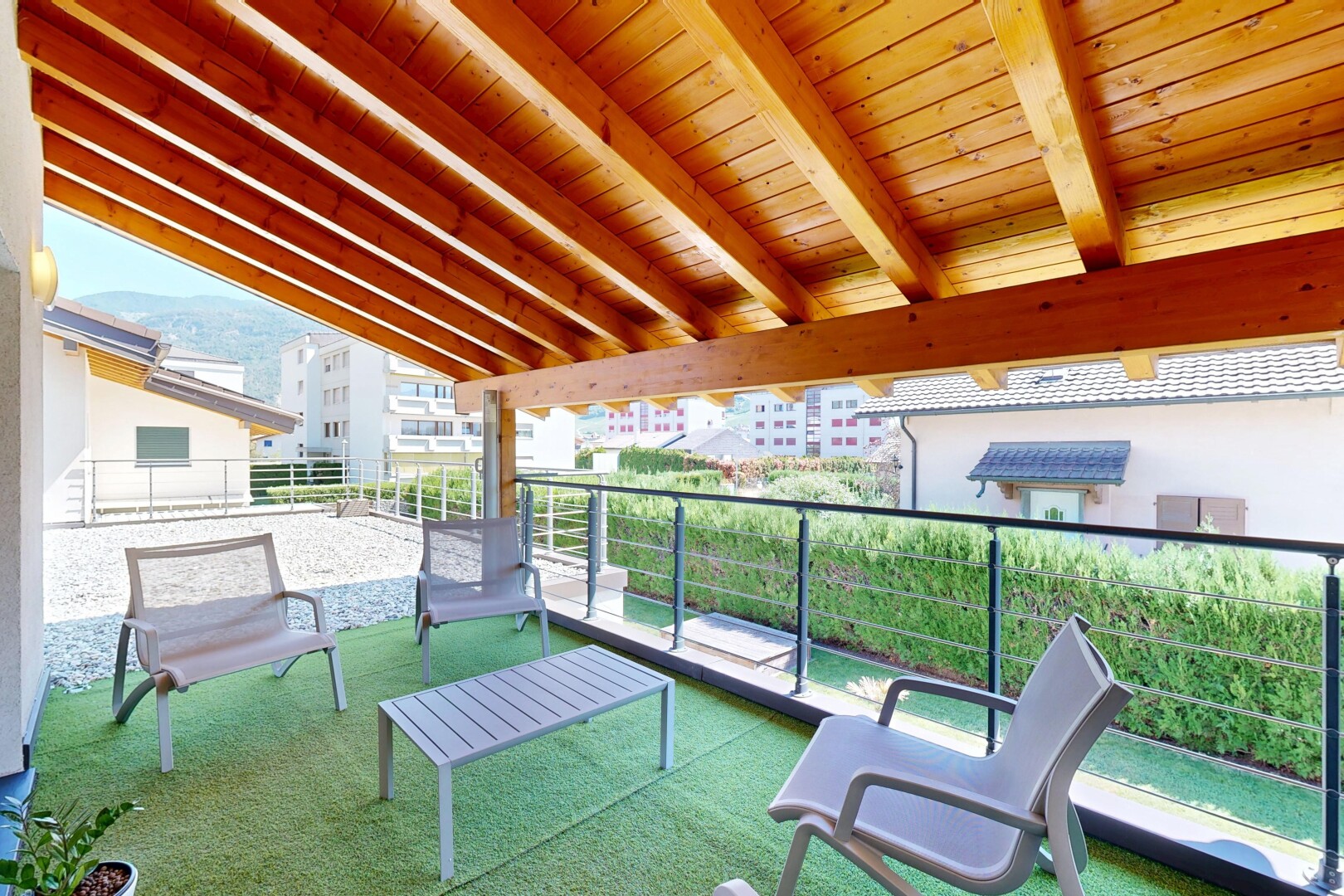 terrasse avec terrasse, pelouse, et view focus