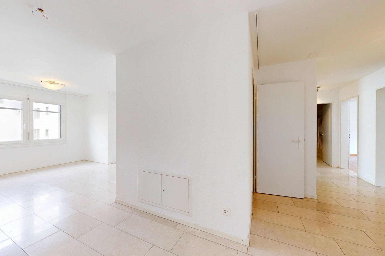 leerer raum mit drywall, gipskartonwand, inside property, und light floor