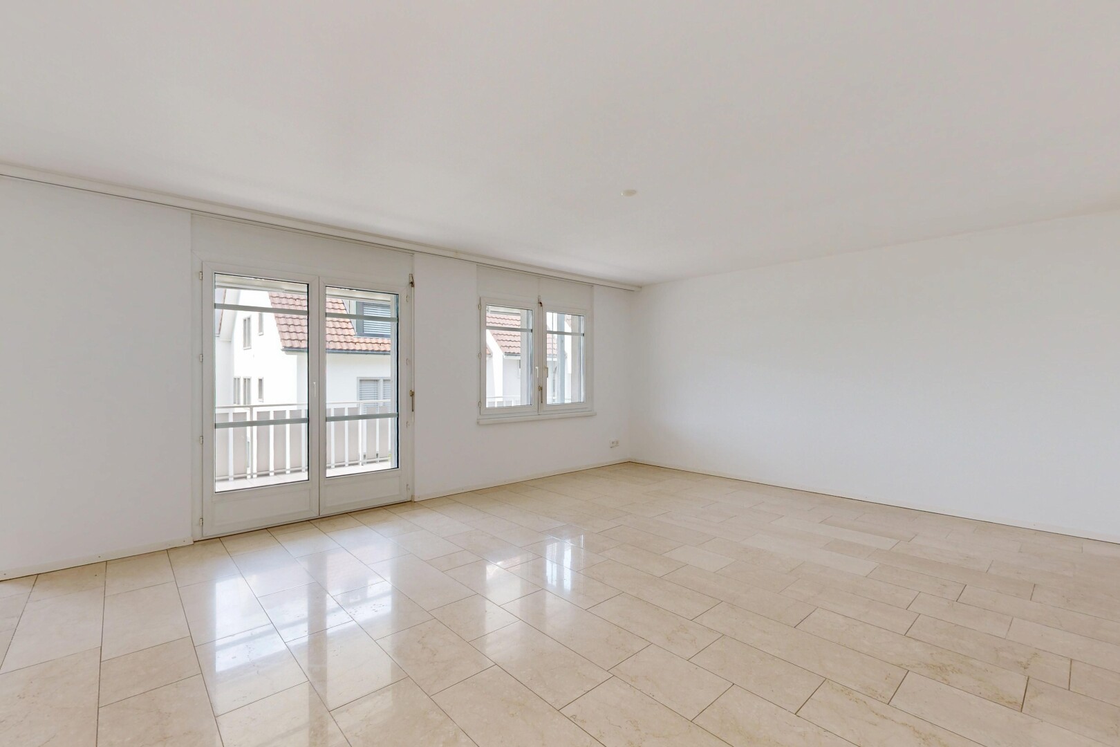 leerer raum mit drywall, gipskartonwand, inside property, und light floor