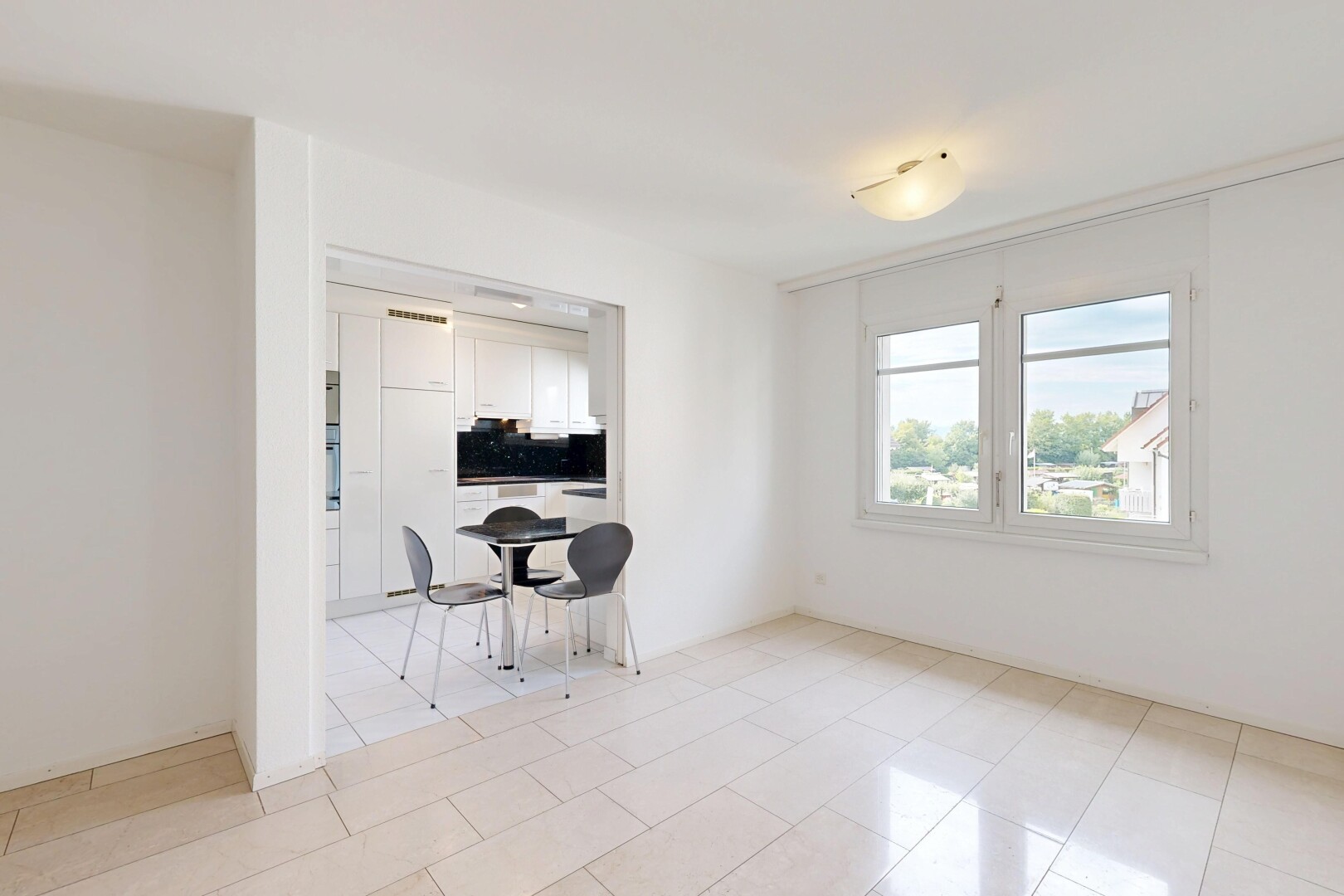 leerer raum mit gipskartonwand, drywall, light floor, und inside property