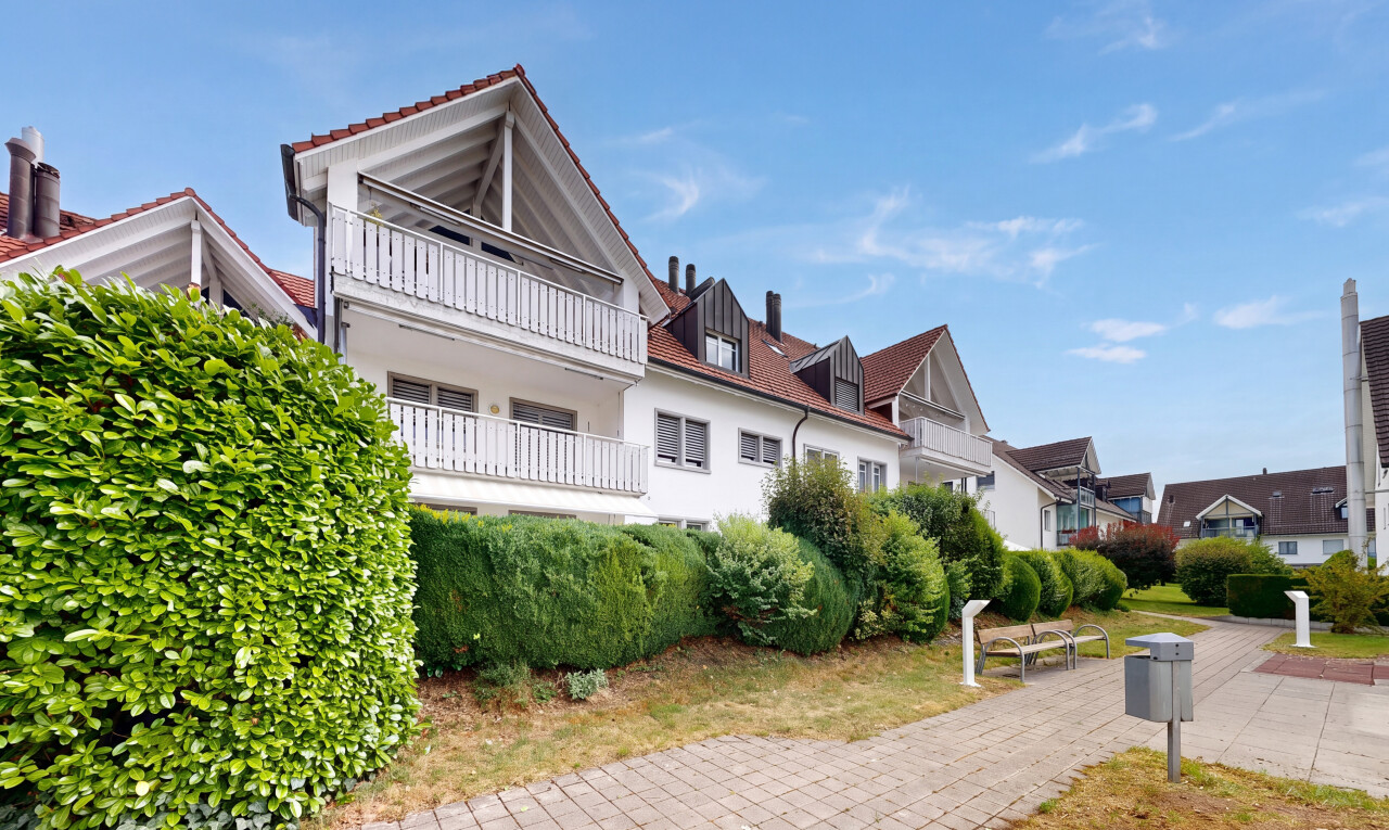 außenansicht mit balkon, ziegeldach, day time, und dachgaube
