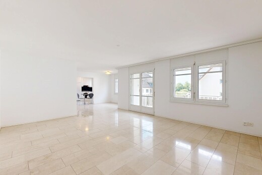 leerer raum mit natürliches licht, gipskartonwand, drywall, light floor, und inside property