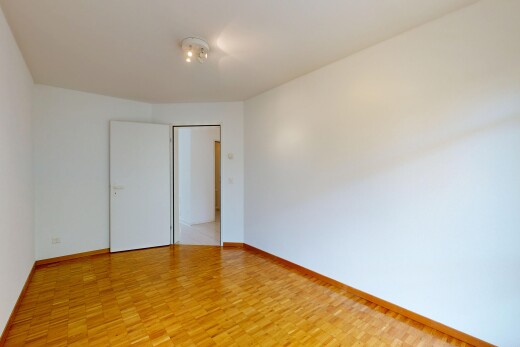 leerer raum mit wood finish floor, holzfußboden, drywall, gipskartonwand, und baseboards wall