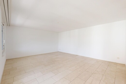 leerer raum mit gipskartonwand, drywall, light floor, und inside property