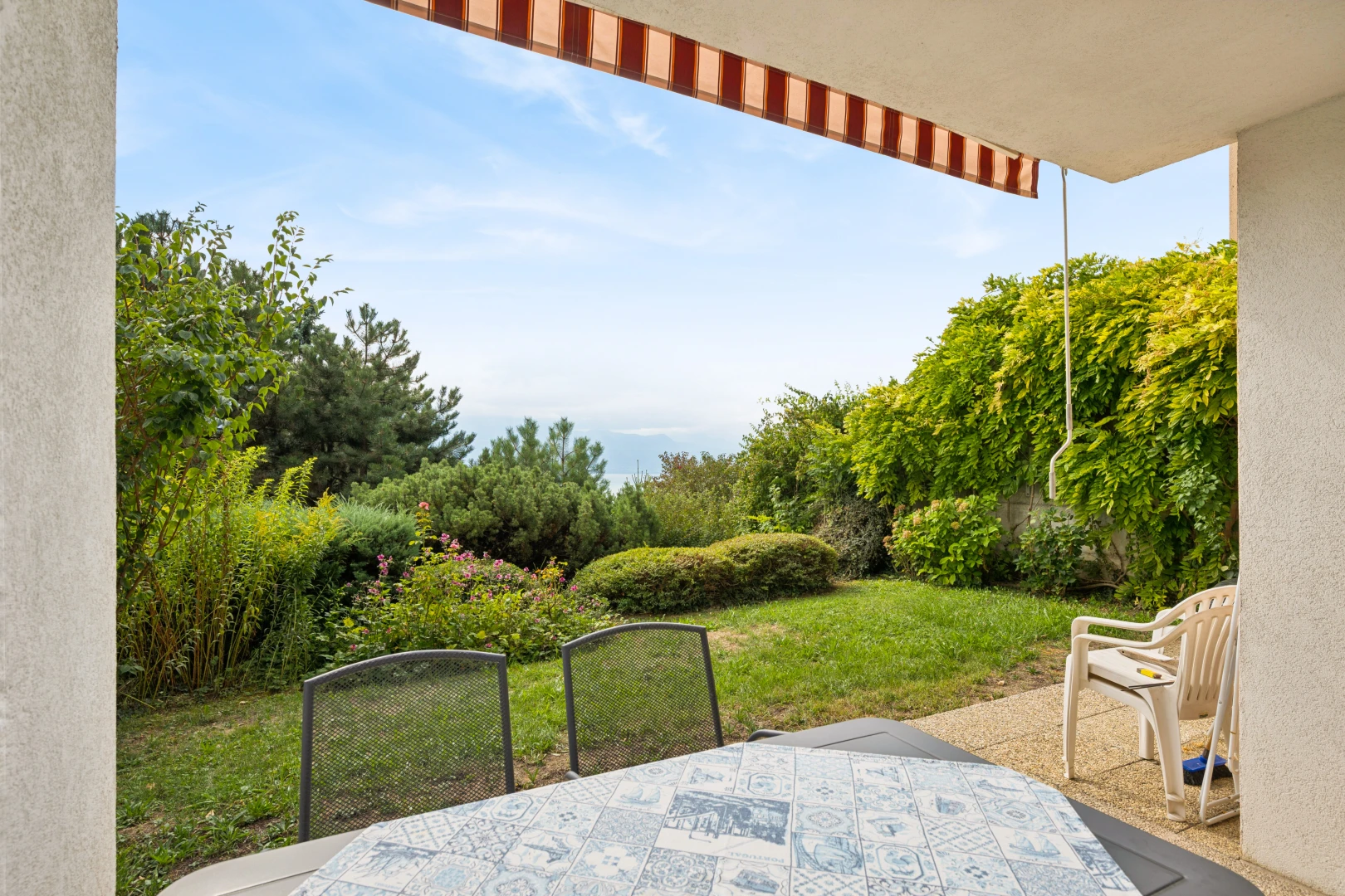 terrasse mit rasen, terrasse, und from property