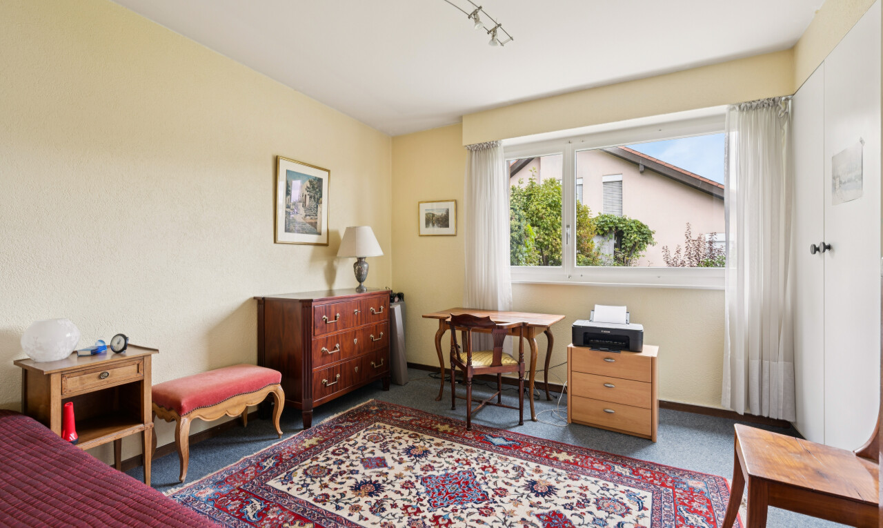 zimmer / schlafzimmer mit deckenbeleuchtung, inside property, drywall, gipskartonwand, und day time