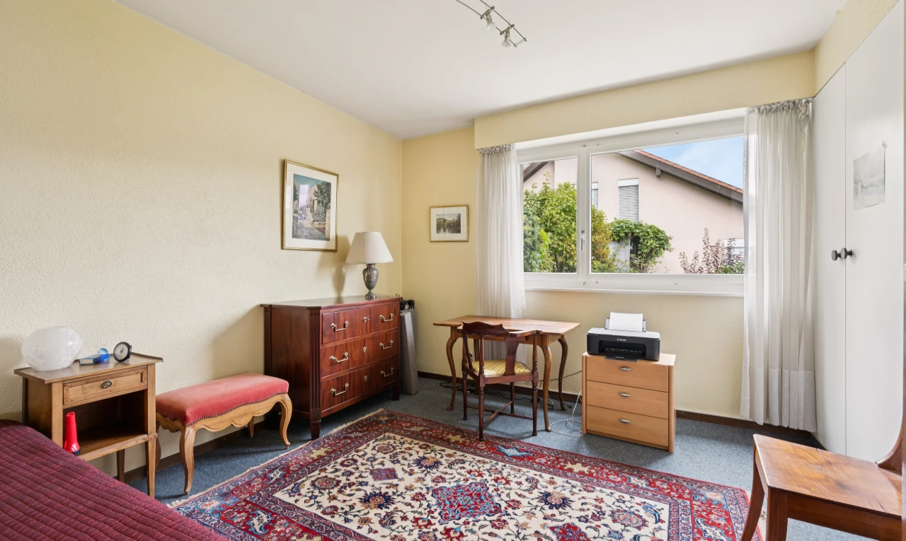 zimmer / schlafzimmer mit deckenbeleuchtung, inside property, drywall, gipskartonwand, und day time