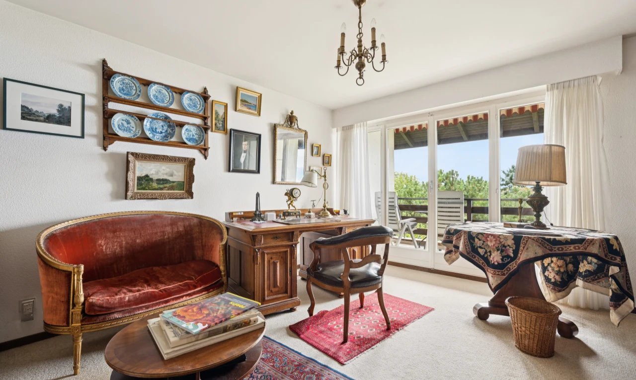 wohnzimmer mit teppich, carpet, inside property, day time, und light floor