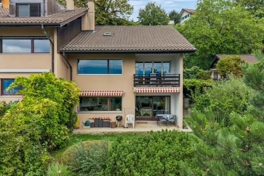 außenansicht mit balkon, ziegeldach, markise, schornstein, und property visible
