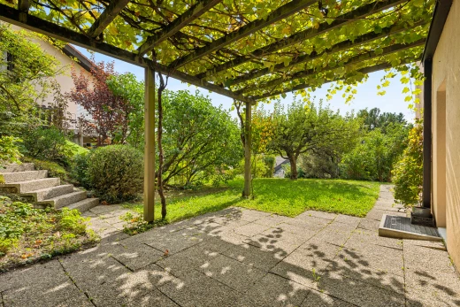garten mit pergola, from property, day time, rasen, und terrasse