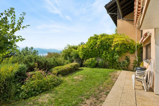 garten mit from property, view focus, rasen, und day time
