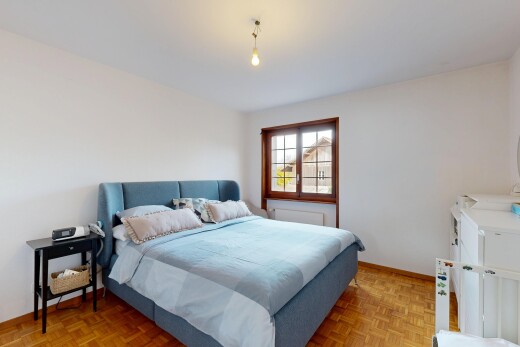 chambre avec lumière naturelle, natural light, parquet floor, cloison sèche, et drywall