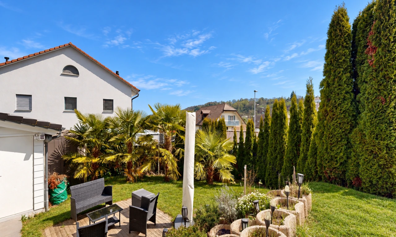 jardin avec pelouse, from property, day time, et espace de vie extérieur