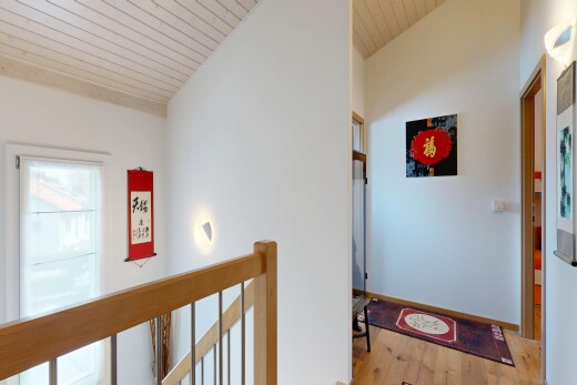 couloir avec inside property, plafond en bois, wood ceiling, cloison sèche, et drywall