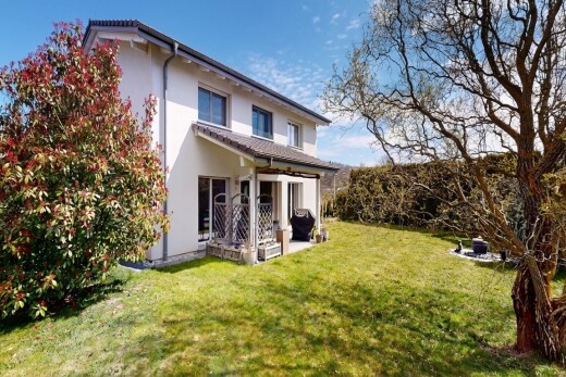 façade avec pelouse, from property, bardage en stuc, day time, et terrasse