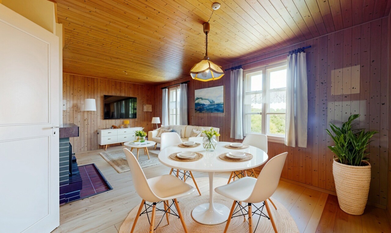 salle à manger avec télévision, mur en bois, wood wall, plafond en bois, et wood ceiling