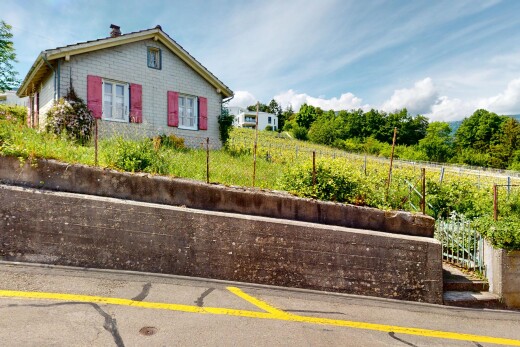 außenansicht mit schindelverkleidung, zaun, day time, und property visible