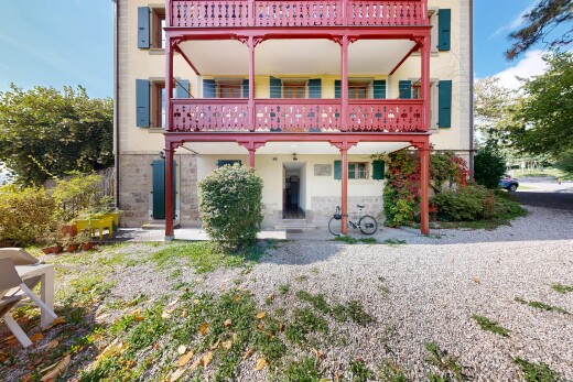 außenansicht mit day time, balkon, property visible, und terrasse