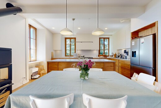 esszimmer mit natural light, natürliches licht, inside property, virtually staged, und drywall