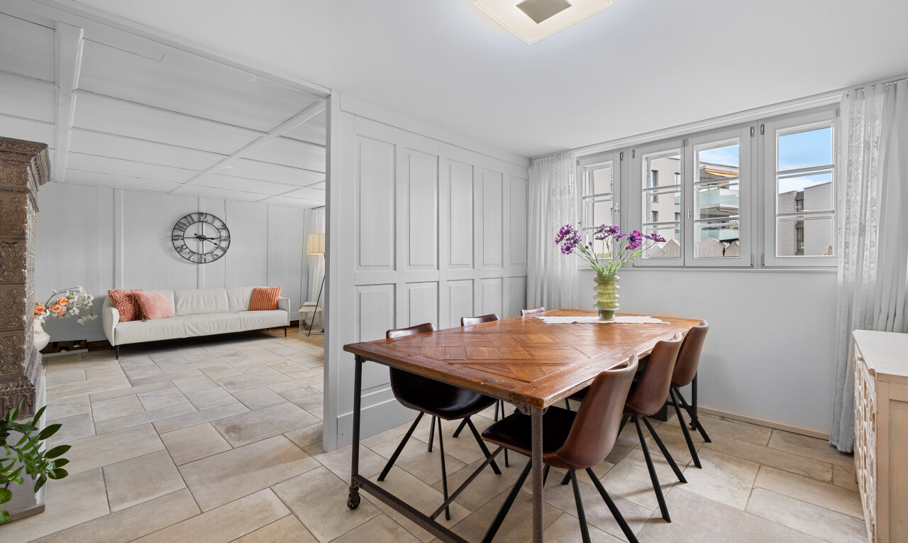 esszimmer mit natürliches licht