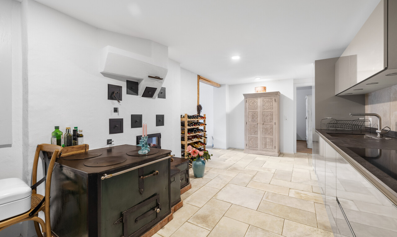 küche mit gipskartonwand, waschbecken, einbauleuchten, und keller