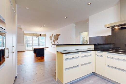 küche mit dunstabzugshaube, kitchen peninsula, küchentheke, natural light, und natürliches licht