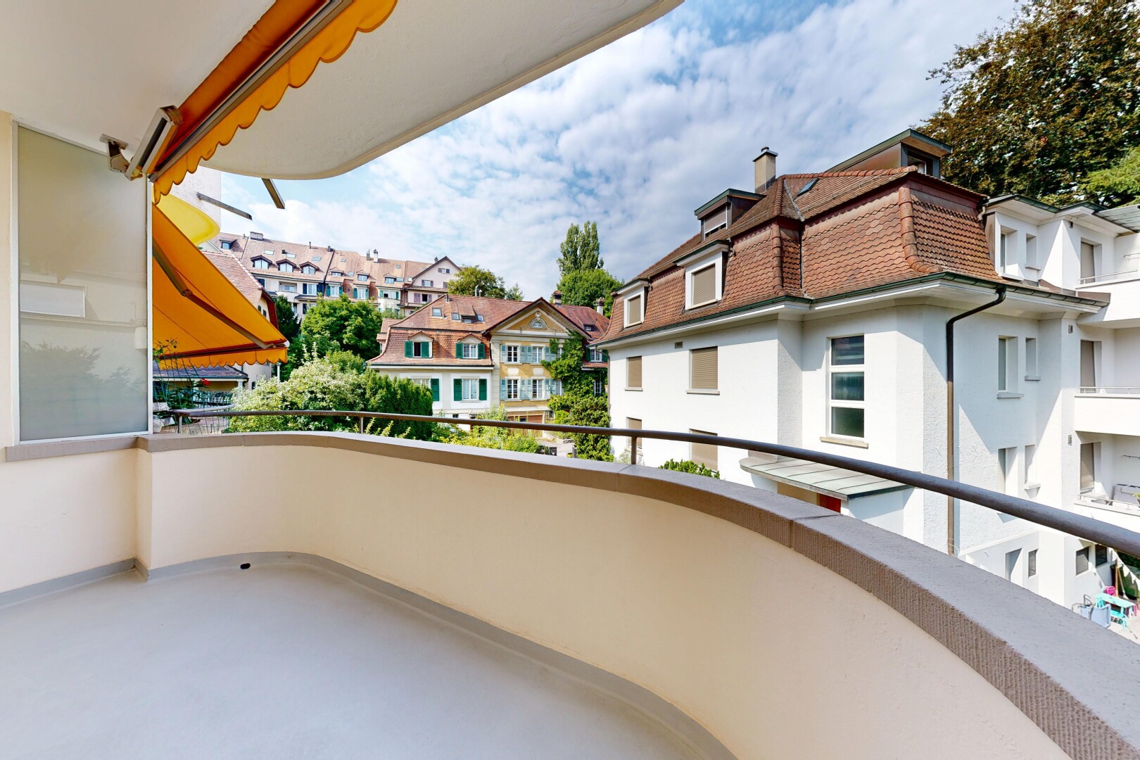balkon mit balkon, from property, view focus, und day time