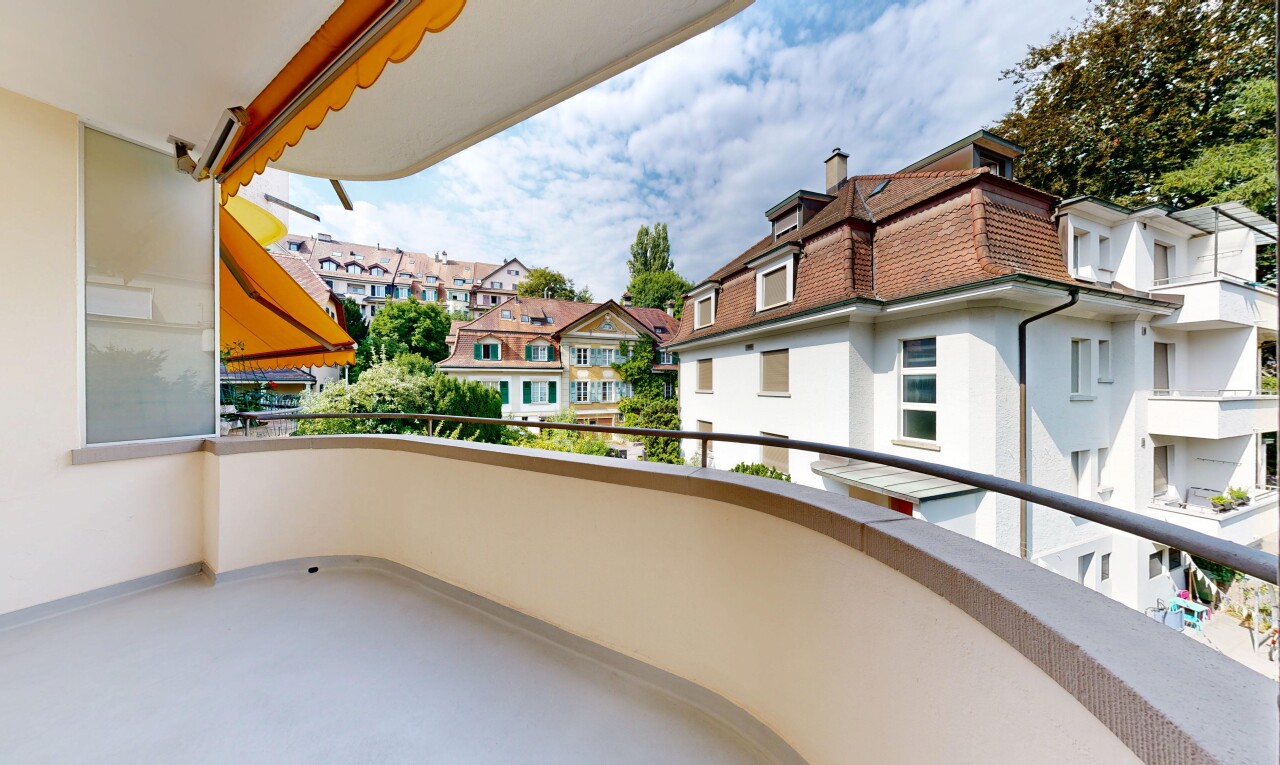 balkon mit balkon, from property, view focus, und day time