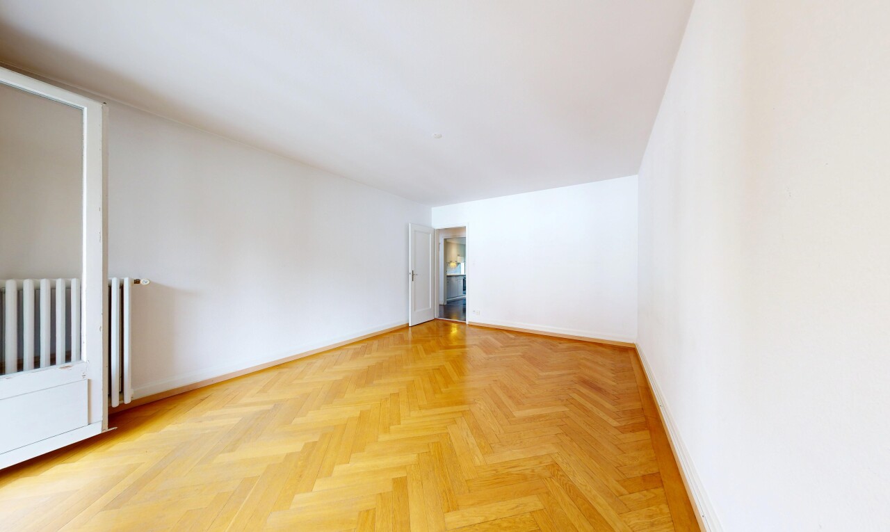 leerer raum mit wood finish floor, holzfußboden, drywall, gipskartonwand, und parquet floor