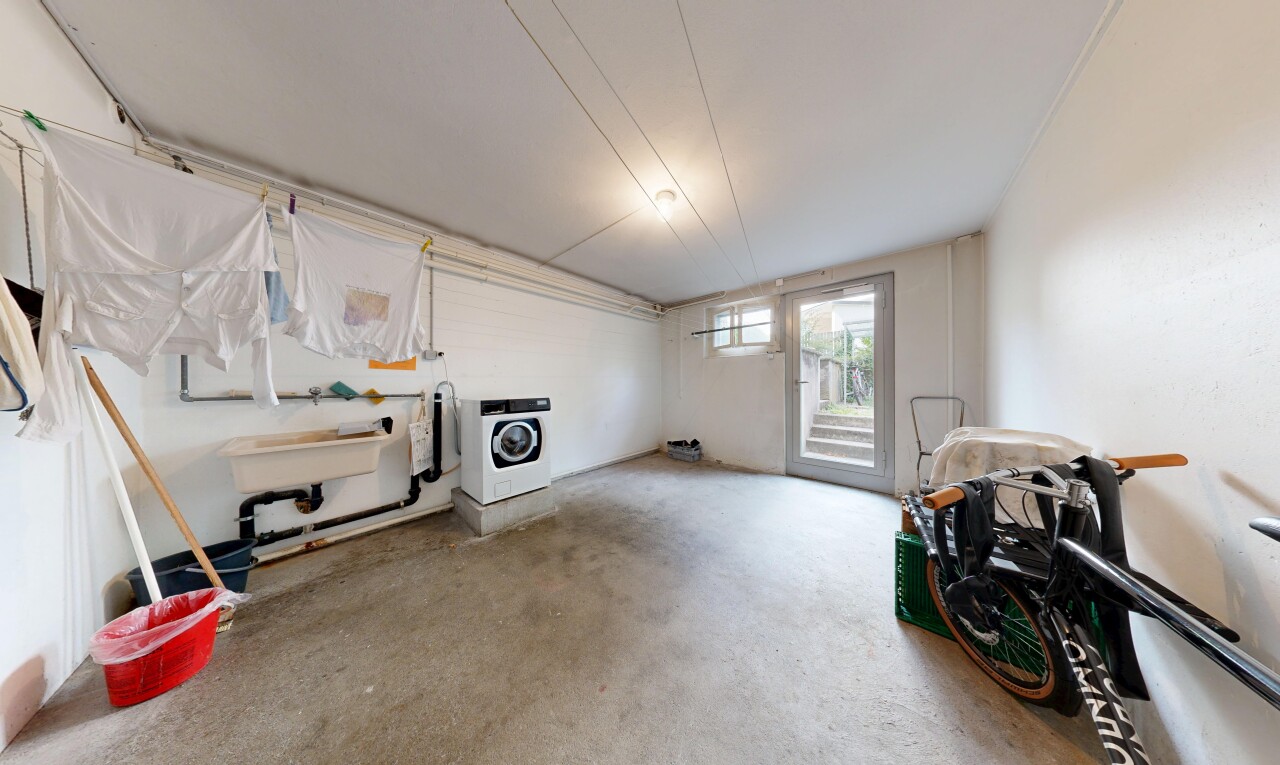 wäschekammer mit tumbler, concrete floor, betonboden, inside property, und drywall