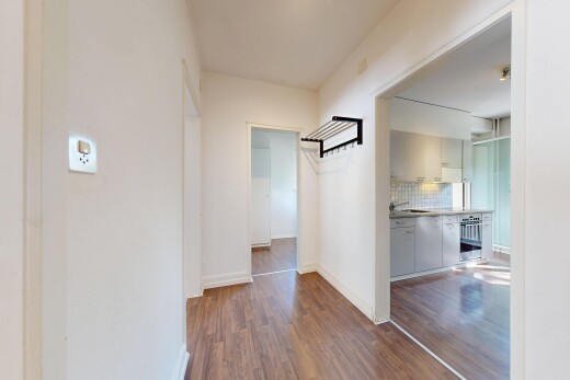 halle / korridor mit wood finish floor, holzfußboden, drywall, gipskartonwand, und küchenrückwand beim Herd