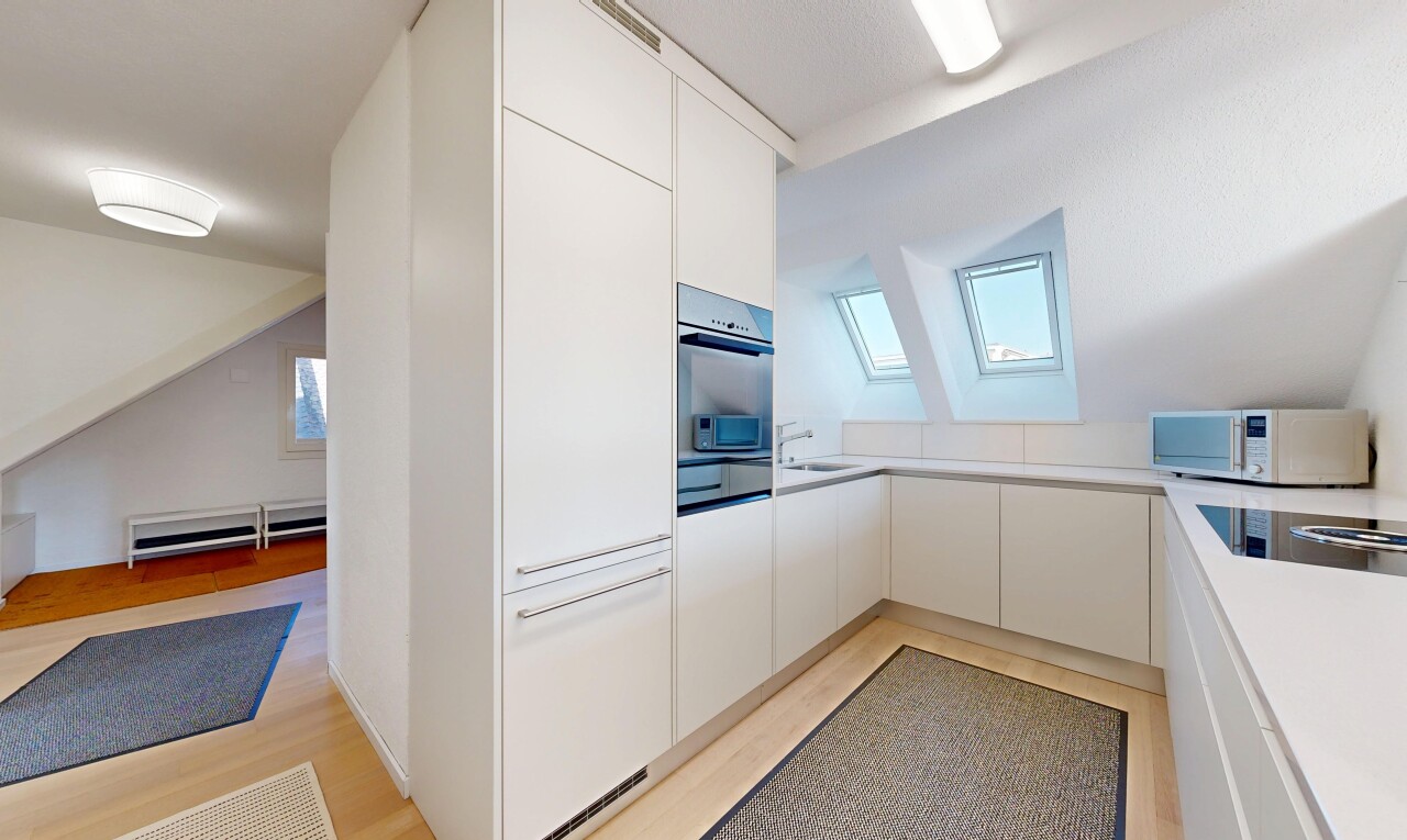 küche mit light floor, flat panel cabinets, schränke mit flachen paneelen, light countertops, und arbeitsplatten